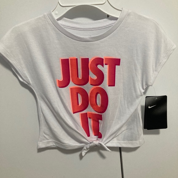 NEW Nike tee - Picture 2 of 5